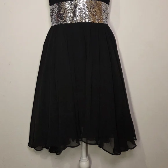 Elegant Black Halter Dress with Silver Accent - Picture 3 of 9